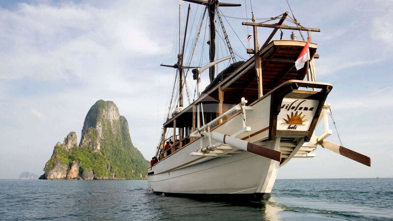 Silolona Phinisi yacht charter Indonesia
