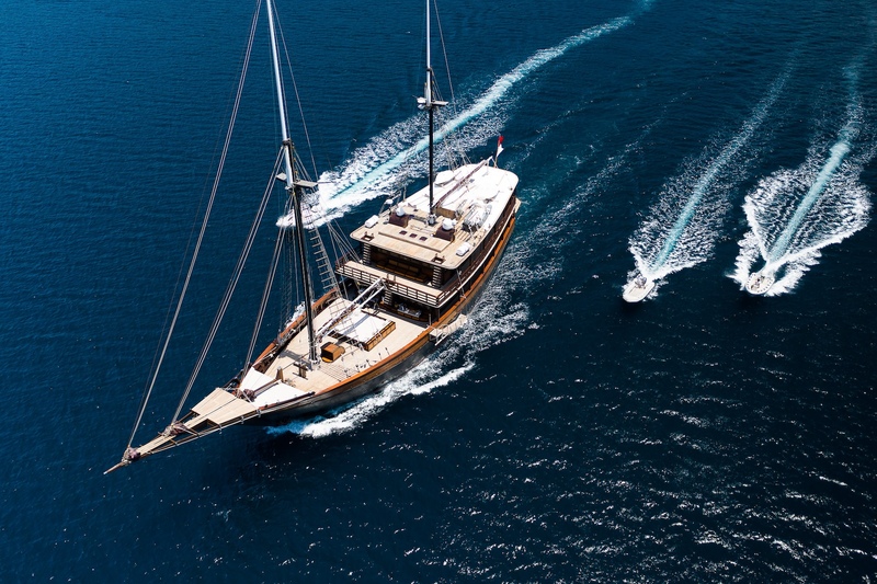 Dunia Baru luxury yacht charter Indonesia