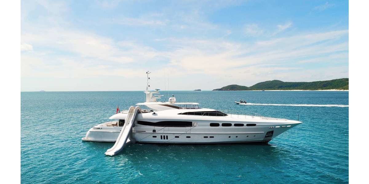 Luxury Yacht Charter In Airlie Beach Boataffair