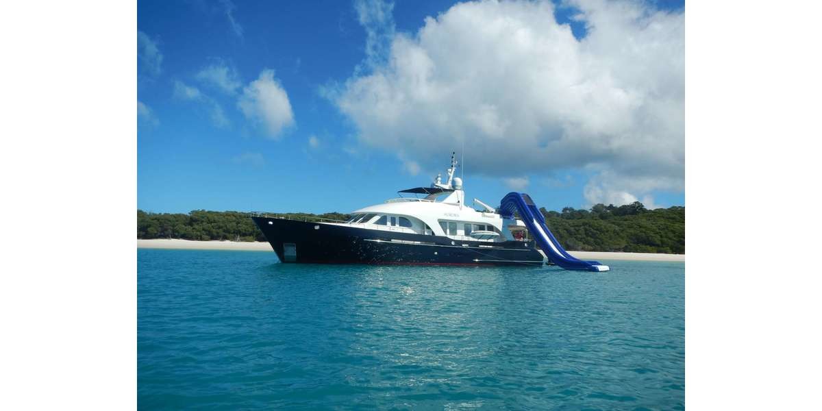 yacht charter qld