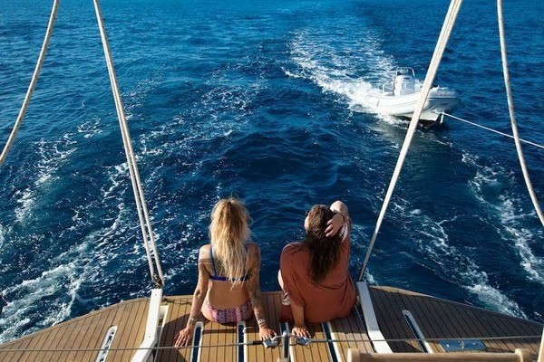 yacht-calm-water-december-high-season-US-virgin-islands.jpg